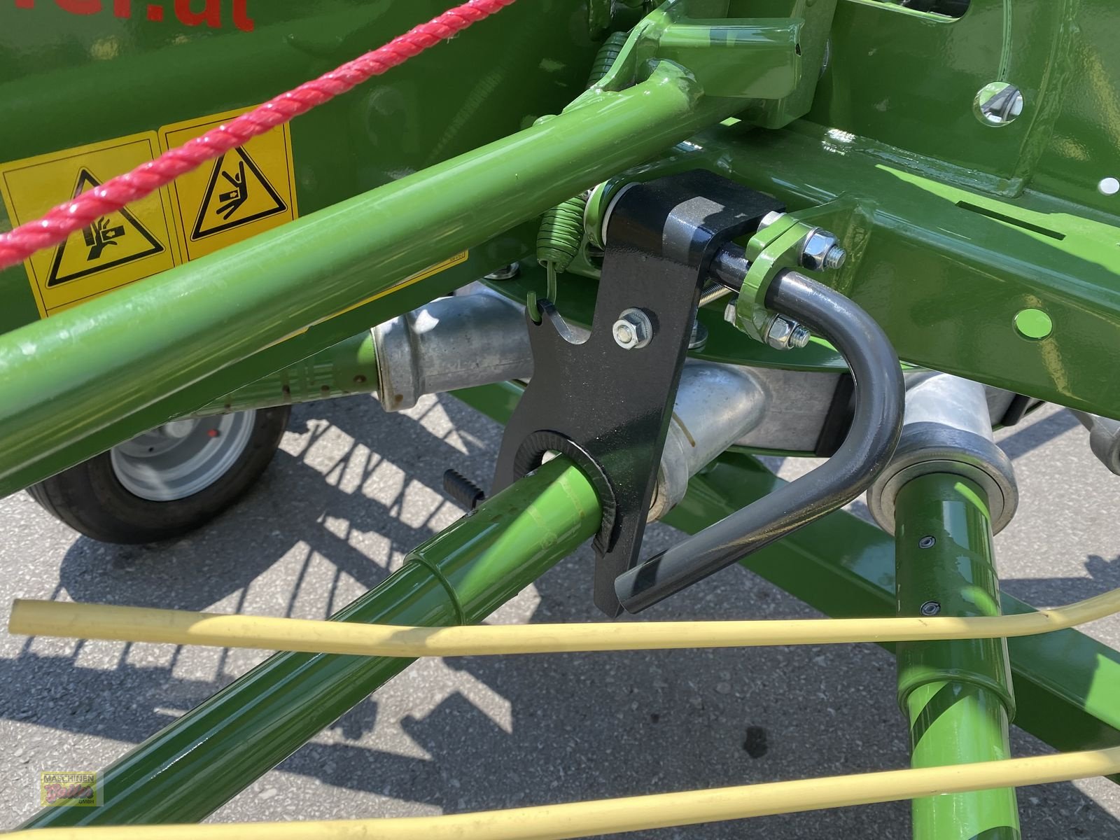 Schwader of the type Krone Swadro S 420 Einkreiselschwader, Neumaschine in Kötschach (Picture 19)