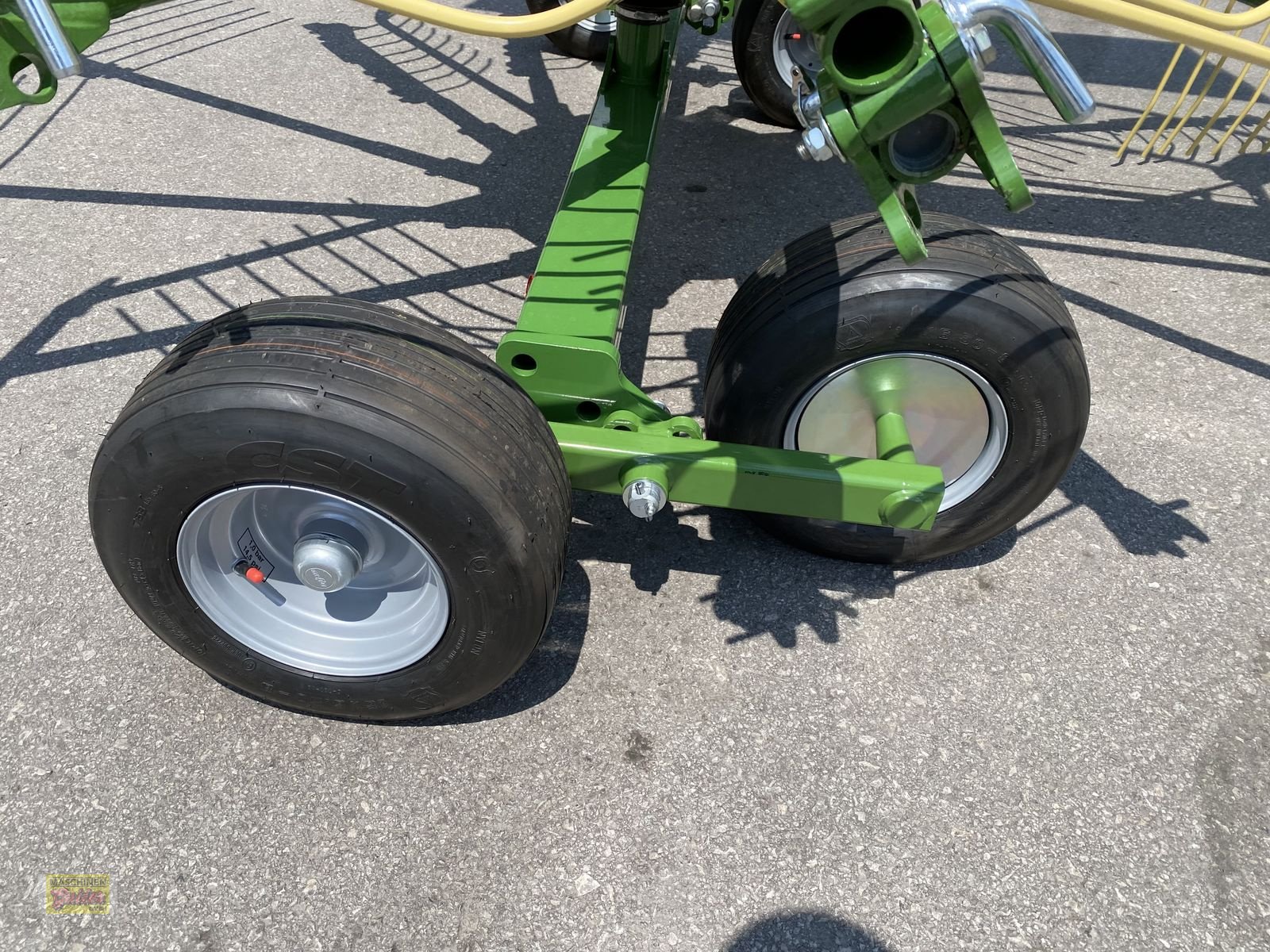 Schwader of the type Krone Swadro S 420 Einkreiselschwader, Neumaschine in Kötschach (Picture 22)