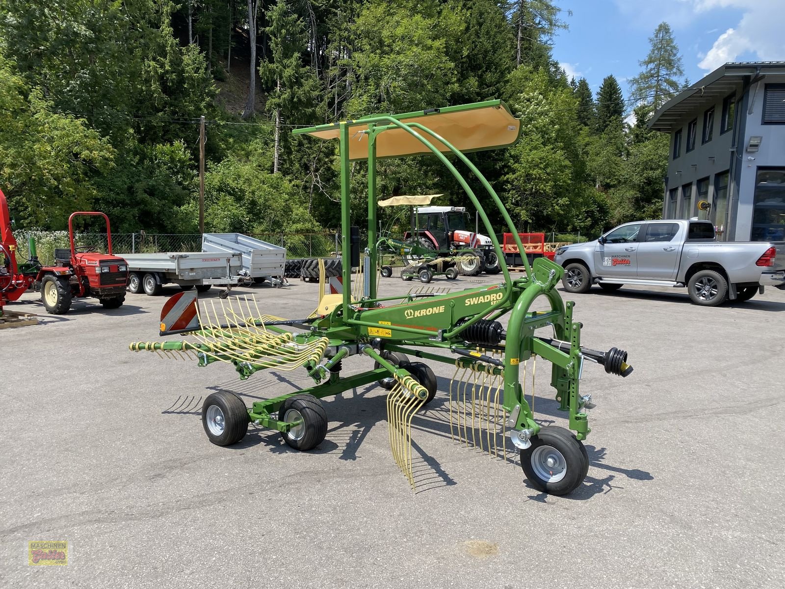 Schwader of the type Krone Swadro S 420 Einkreiselschwader, Neumaschine in Kötschach (Picture 26)