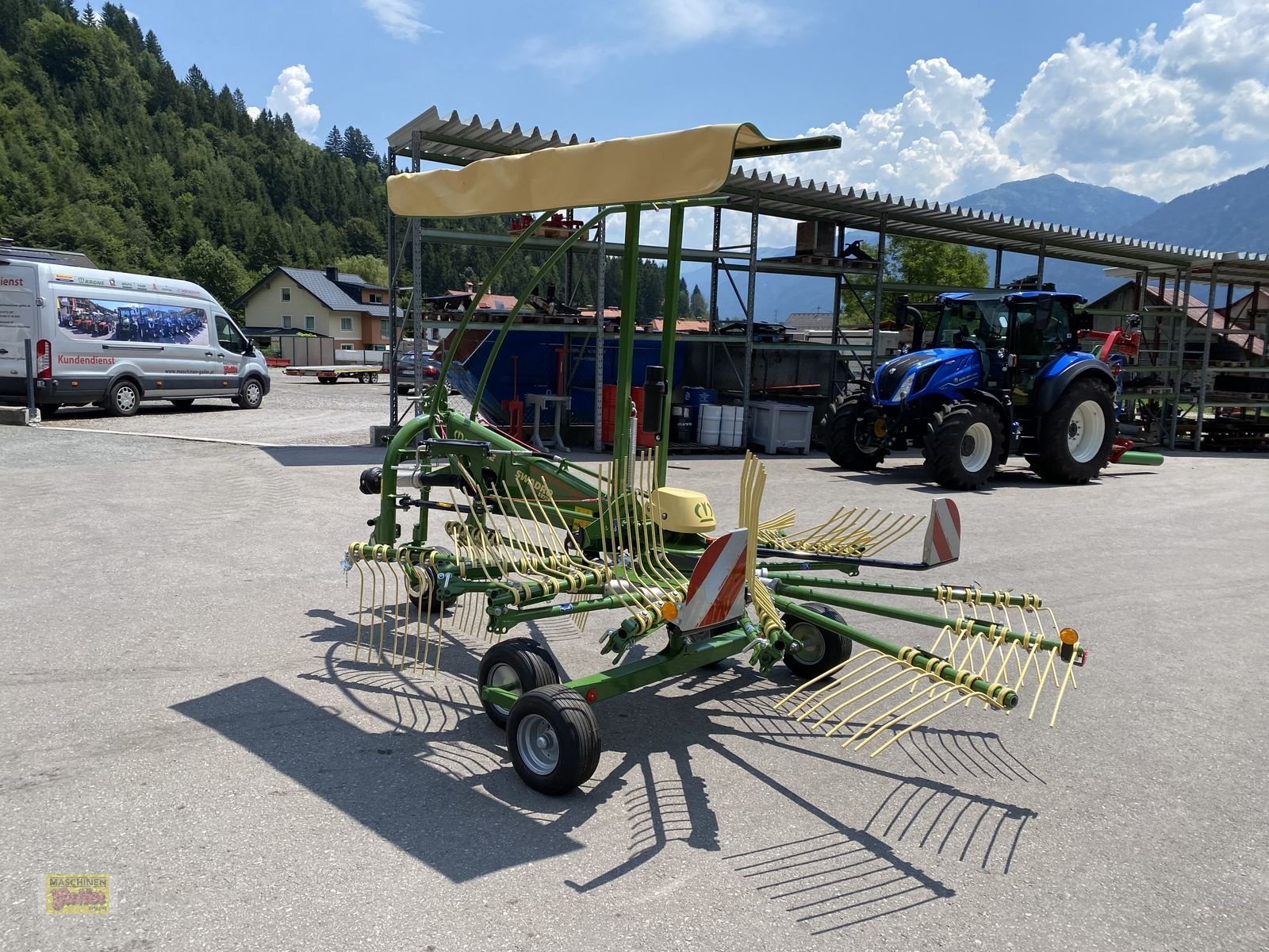 Schwader of the type Krone Swadro S 420 Einkreiselschwader, Neumaschine in Kötschach (Picture 3)