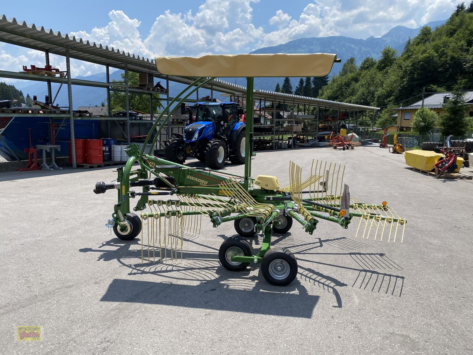 Schwader of the type Krone Swadro S 420 Einkreiselschwader, Neumaschine in Kötschach (Picture 2)