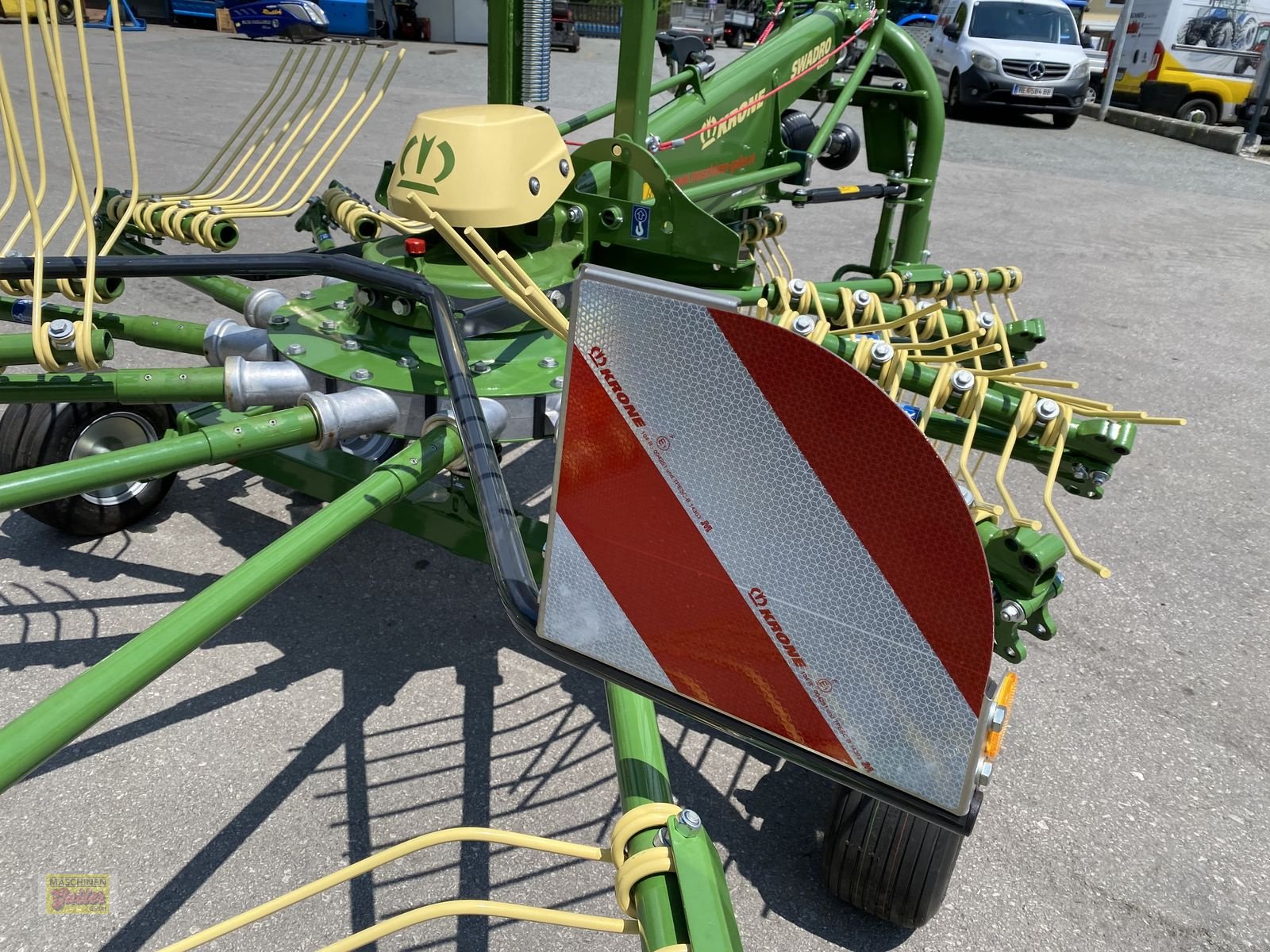 Schwader of the type Krone Swadro S 420 Einkreiselschwader, Neumaschine in Kötschach (Picture 24)