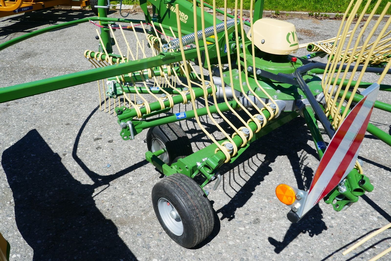 Schwader des Typs Krone Swadro S 420, Gebrauchtmaschine in Villach (Bild 3)