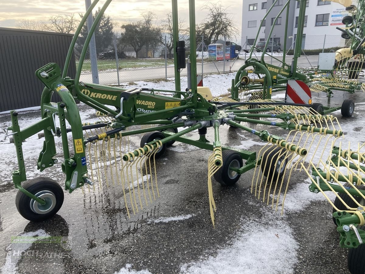 Schwader des Typs Krone Swadro S 420, Neumaschine in Kronstorf (Bild 1)