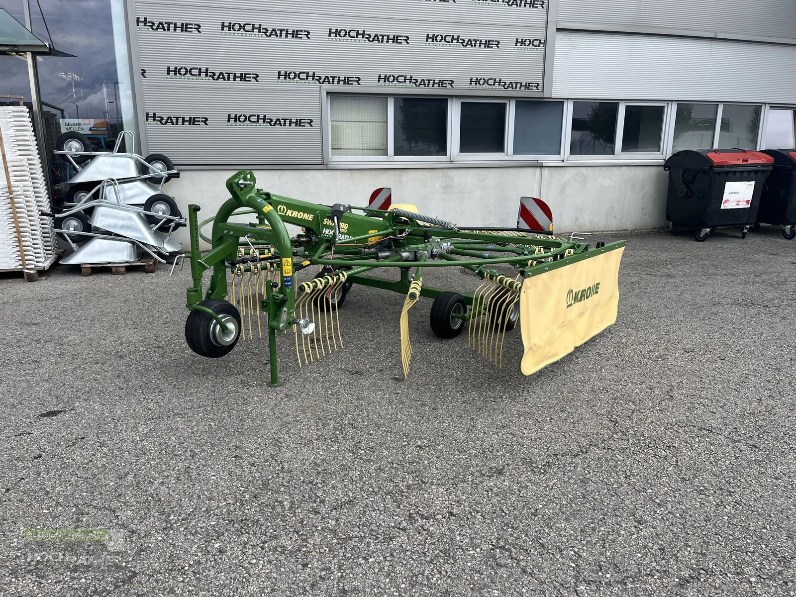 Schwader of the type Krone Swadro S 420, Neumaschine in Kronstorf (Picture 1)