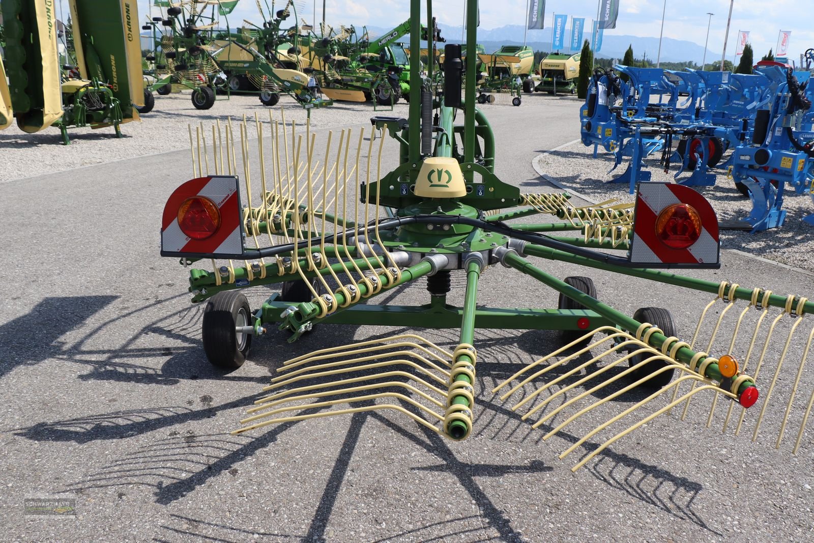 Schwader of the type Krone Swadro S 460, Neumaschine in Gampern (Picture 5)