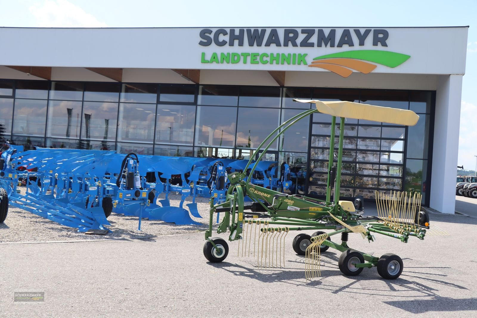 Schwader of the type Krone Swadro S 460, Neumaschine in Gampern (Picture 1)