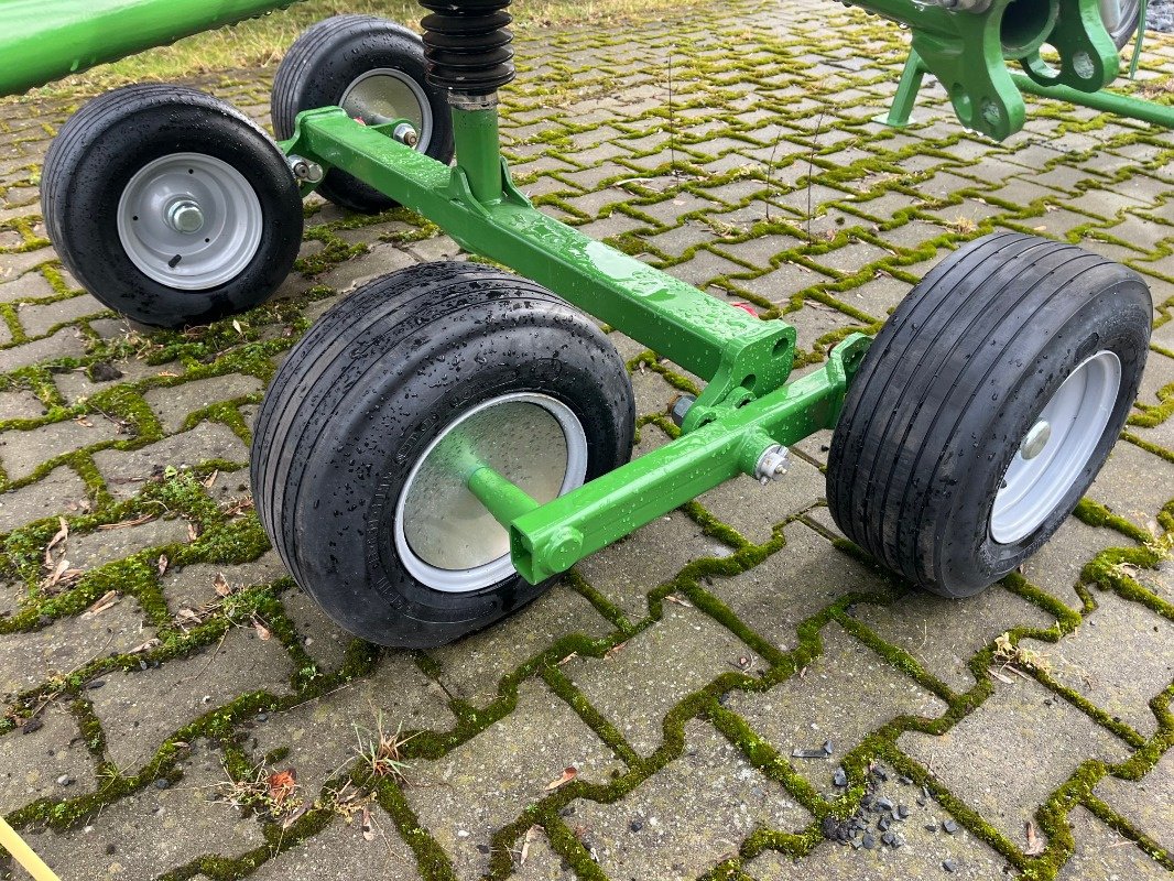 Schwader of the type Krone Swadro S380, Neumaschine in Ebersbach (Picture 9)