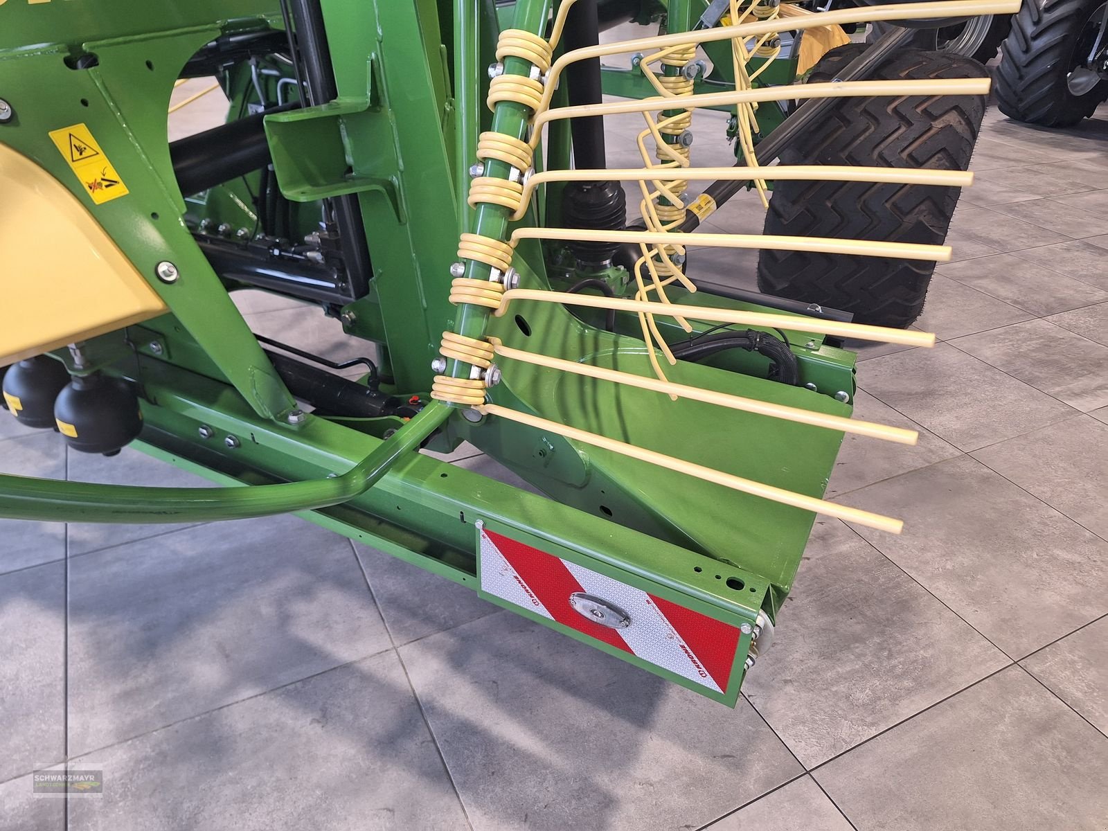 Schwader des Typs Krone Swadro TC 1250, Neumaschine in Aurolzmünster (Bild 8)