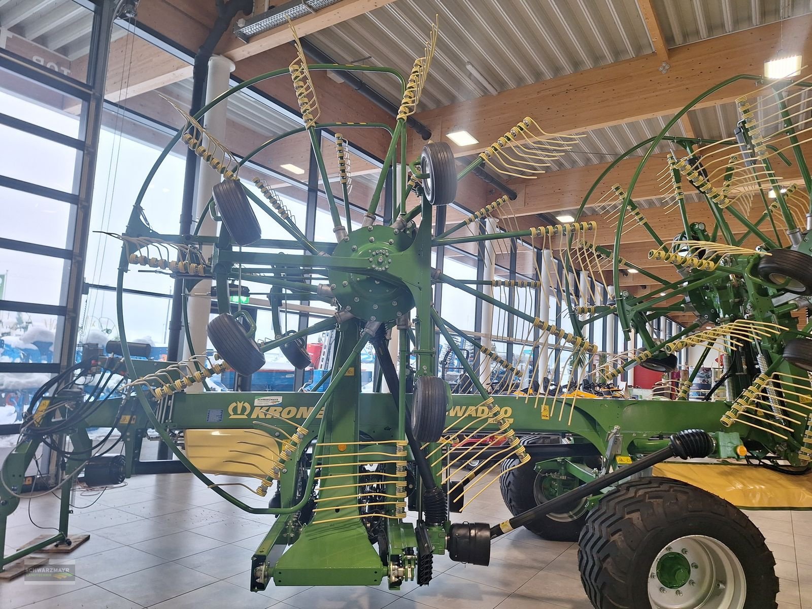 Schwader des Typs Krone Swadro TC 1250, Neumaschine in Aurolzmünster (Bild 9)