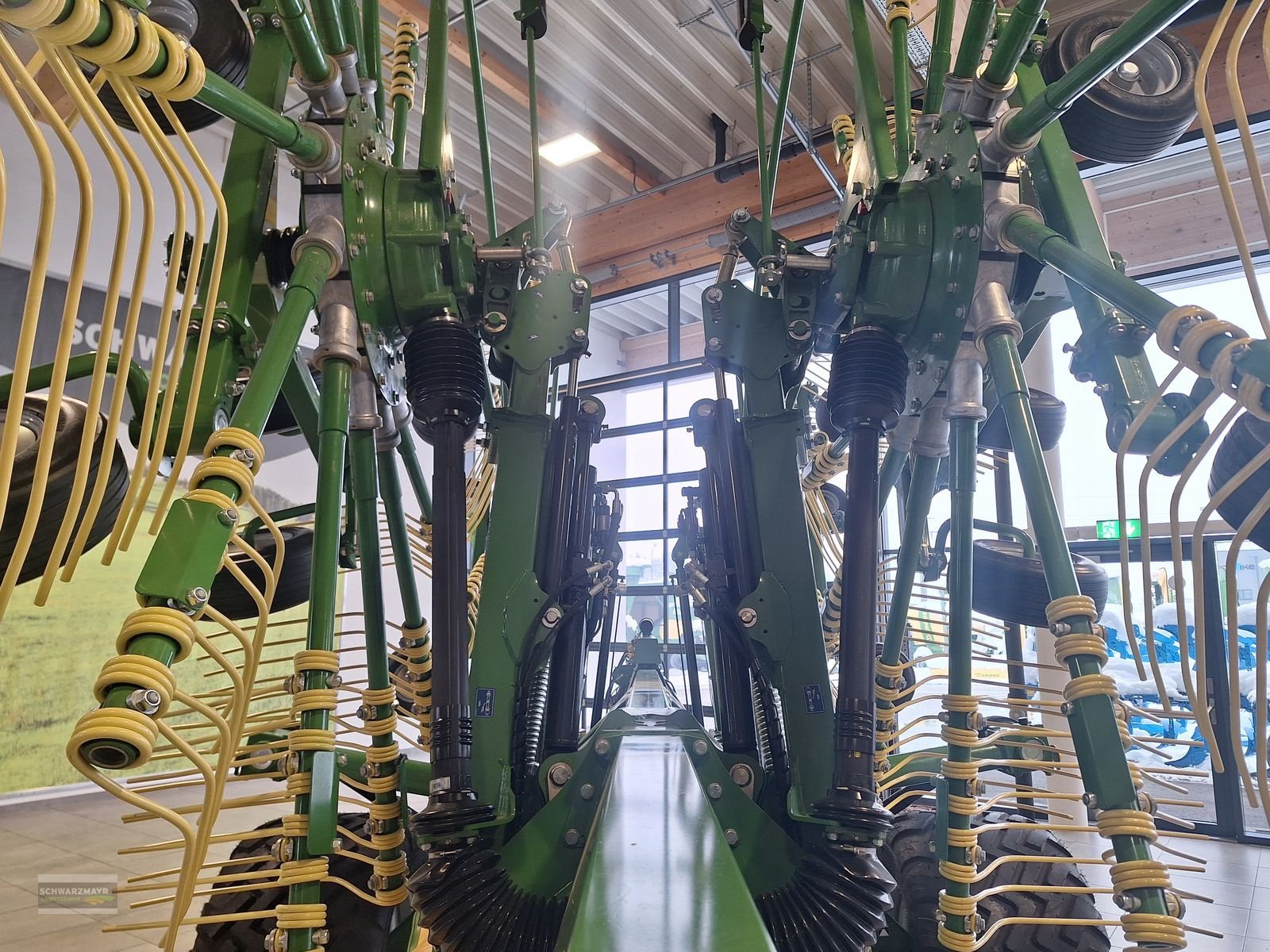 Schwader des Typs Krone Swadro TC 1250, Neumaschine in Aurolzmünster (Bild 16)