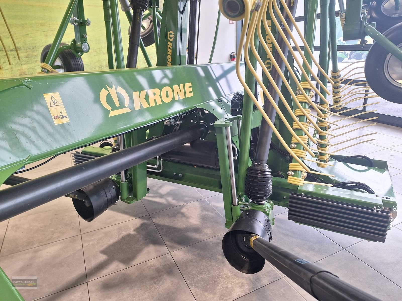 Schwader des Typs Krone Swadro TC 1250, Neumaschine in Aurolzmünster (Bild 17)