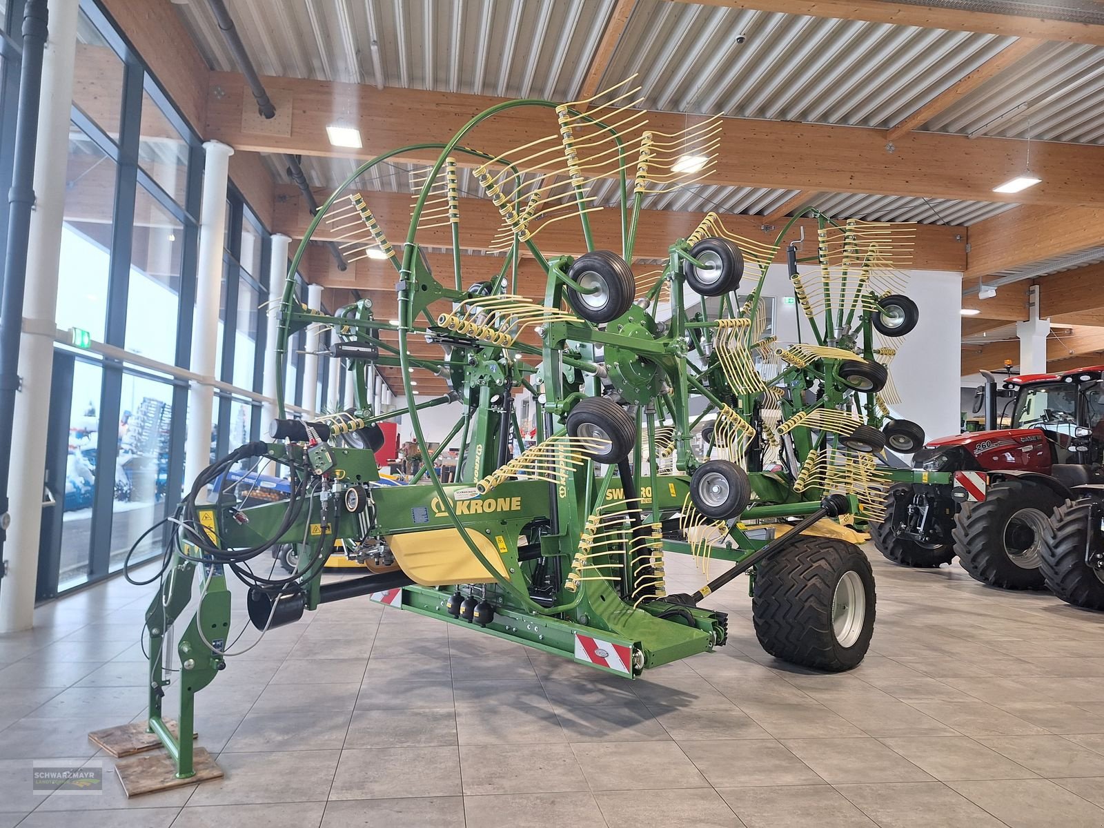 Schwader des Typs Krone Swadro TC 1250, Neumaschine in Aurolzmünster (Bild 4)