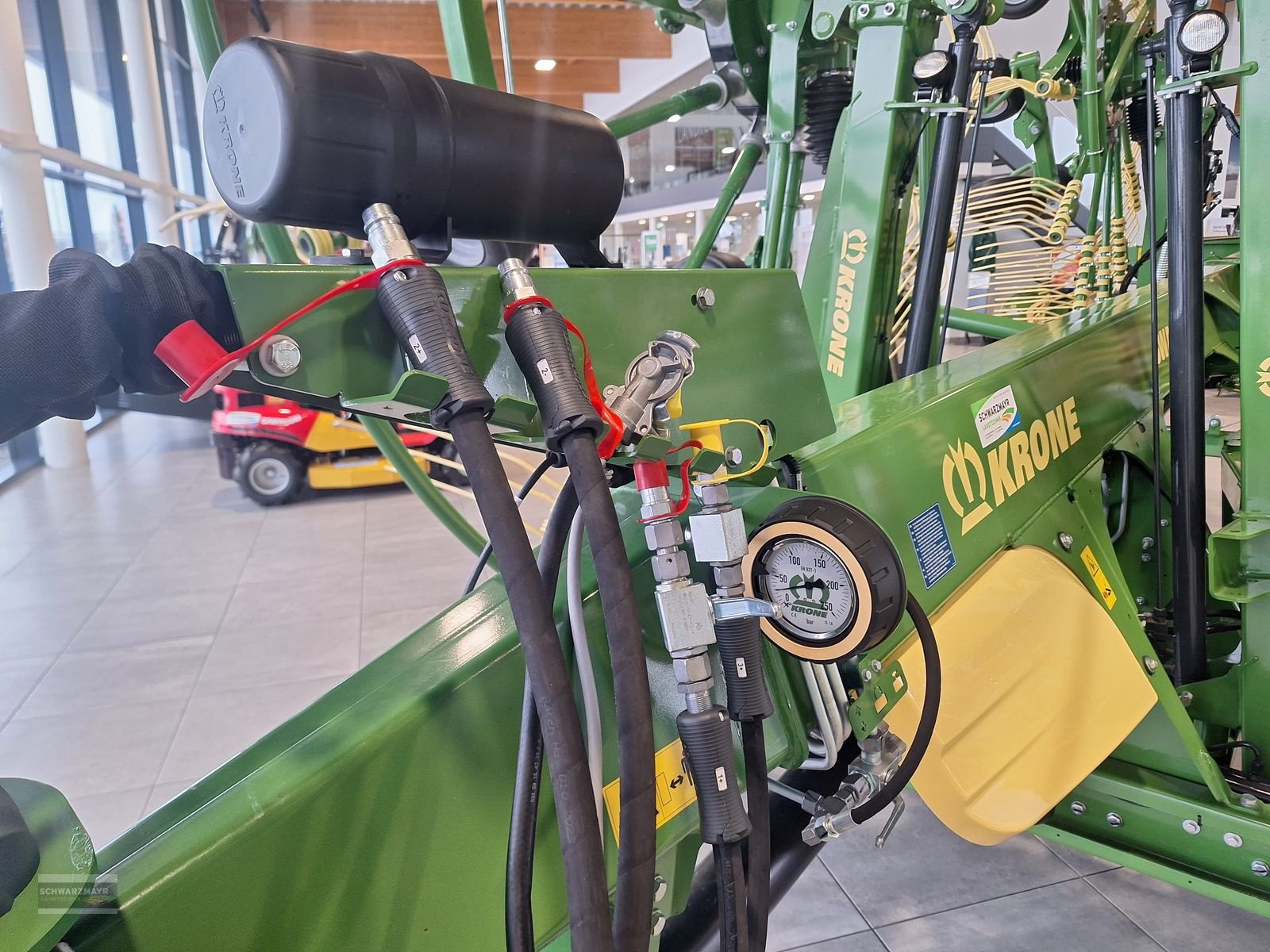 Schwader des Typs Krone Swadro TC 1250, Neumaschine in Aurolzmünster (Bild 5)