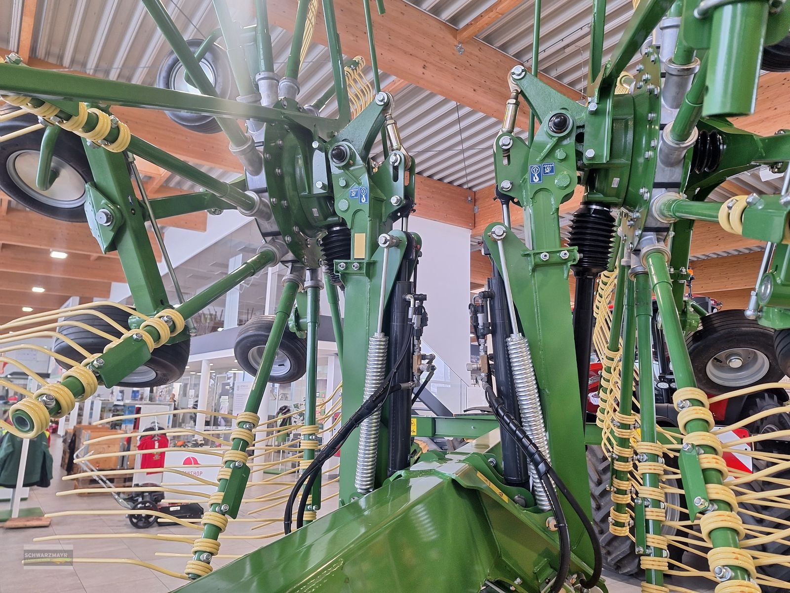 Schwader des Typs Krone Swadro TC 1250, Neumaschine in Aurolzmünster (Bild 13)