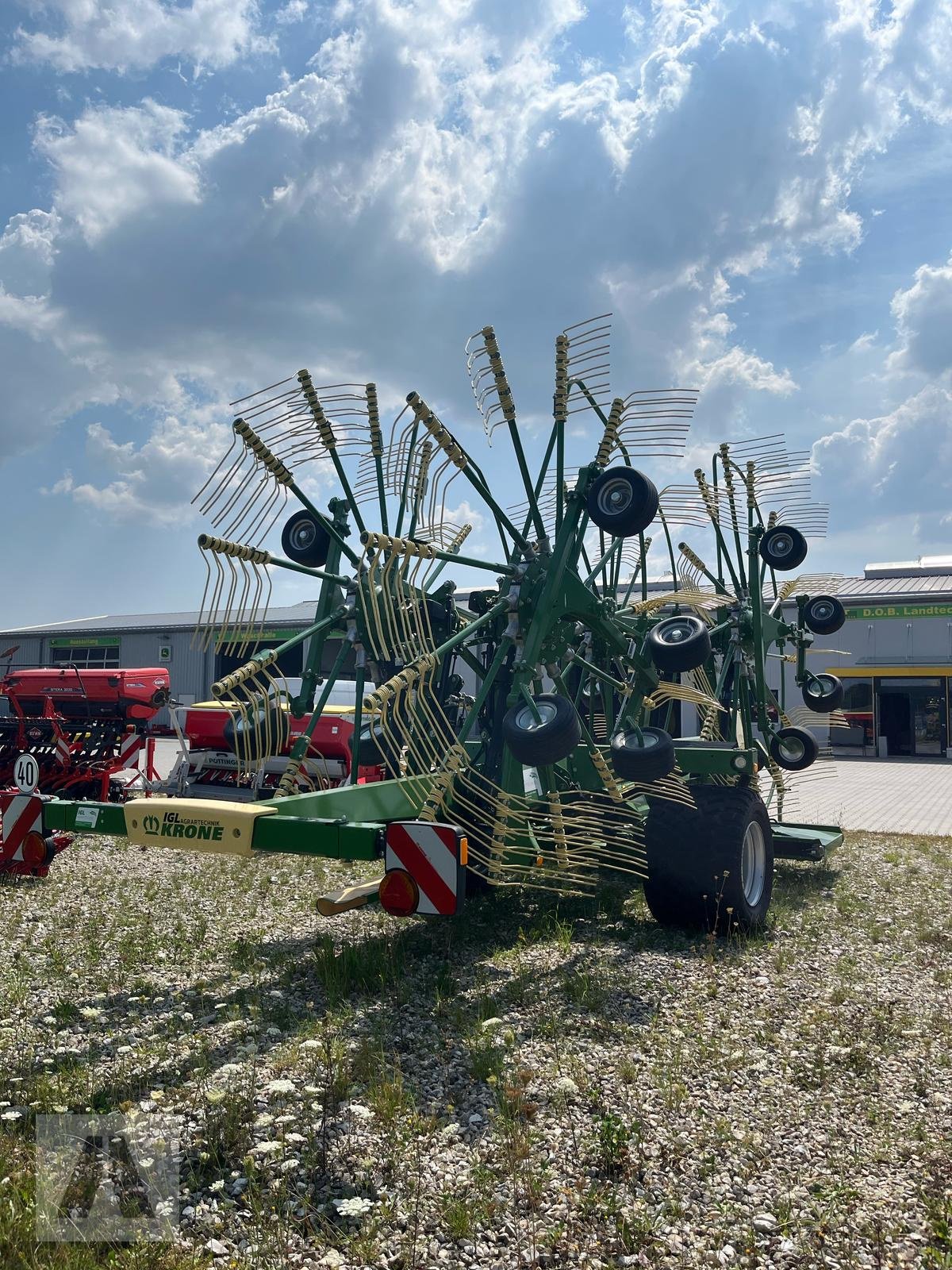 Schwader des Typs Krone Swadro TC 1370, Neumaschine in Regensburg (Bild 2)