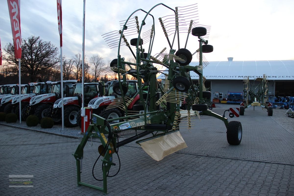 Schwader des Typs Krone Swadro TC 680 Klappzinken, Neumaschine in Aurolzmünster (Bild 2)