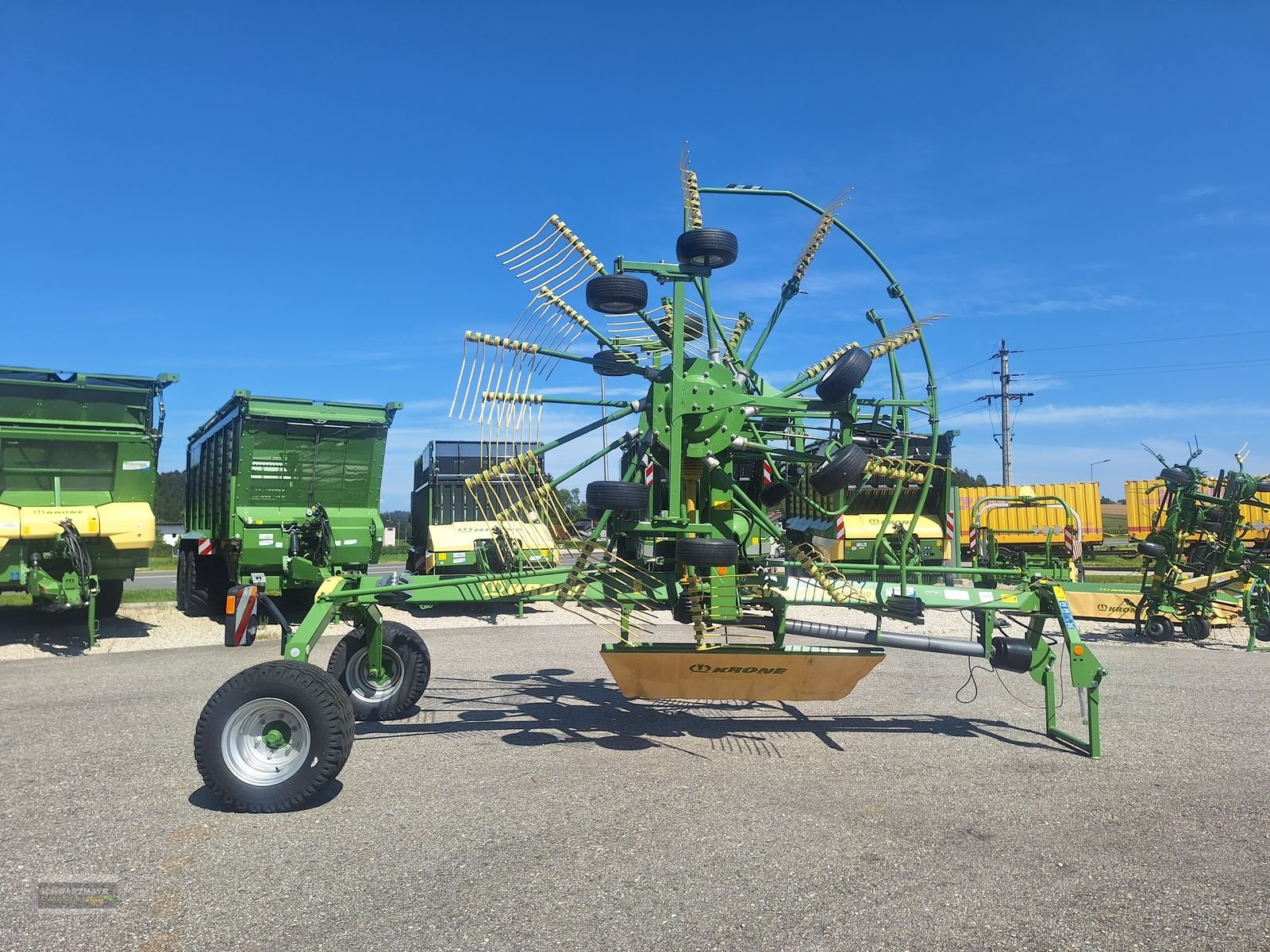 Schwader of the type Krone Swadro TC 680 Klappzinken, Neumaschine in Gampern (Picture 4)