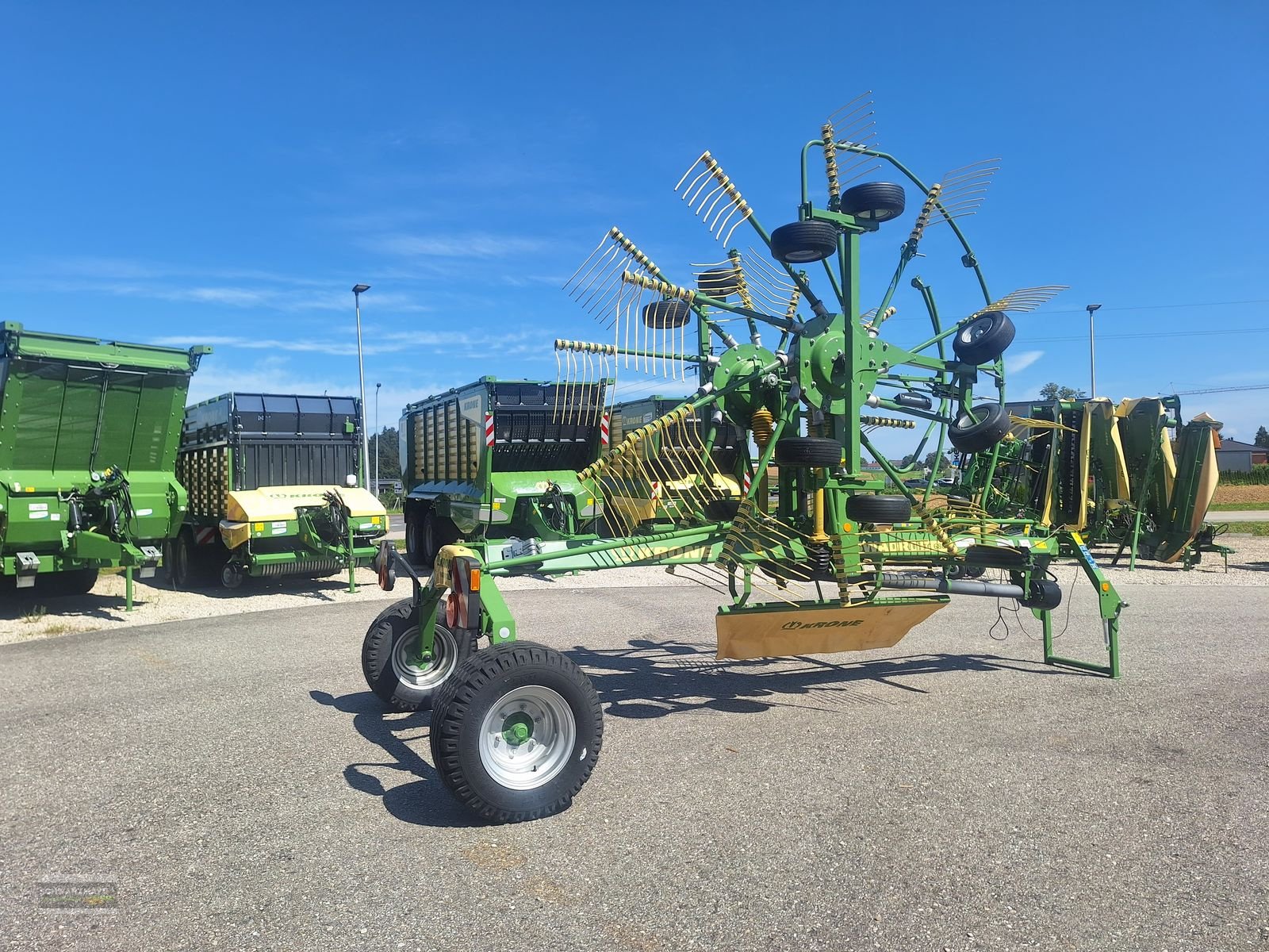 Schwader of the type Krone Swadro TC 680 Klappzinken, Neumaschine in Gampern (Picture 3)