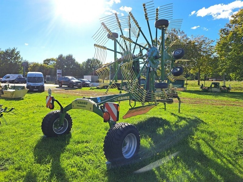Schwader des Typs Krone Swadro TC 760, Neumaschine in Gutzkow (Bild 3)
