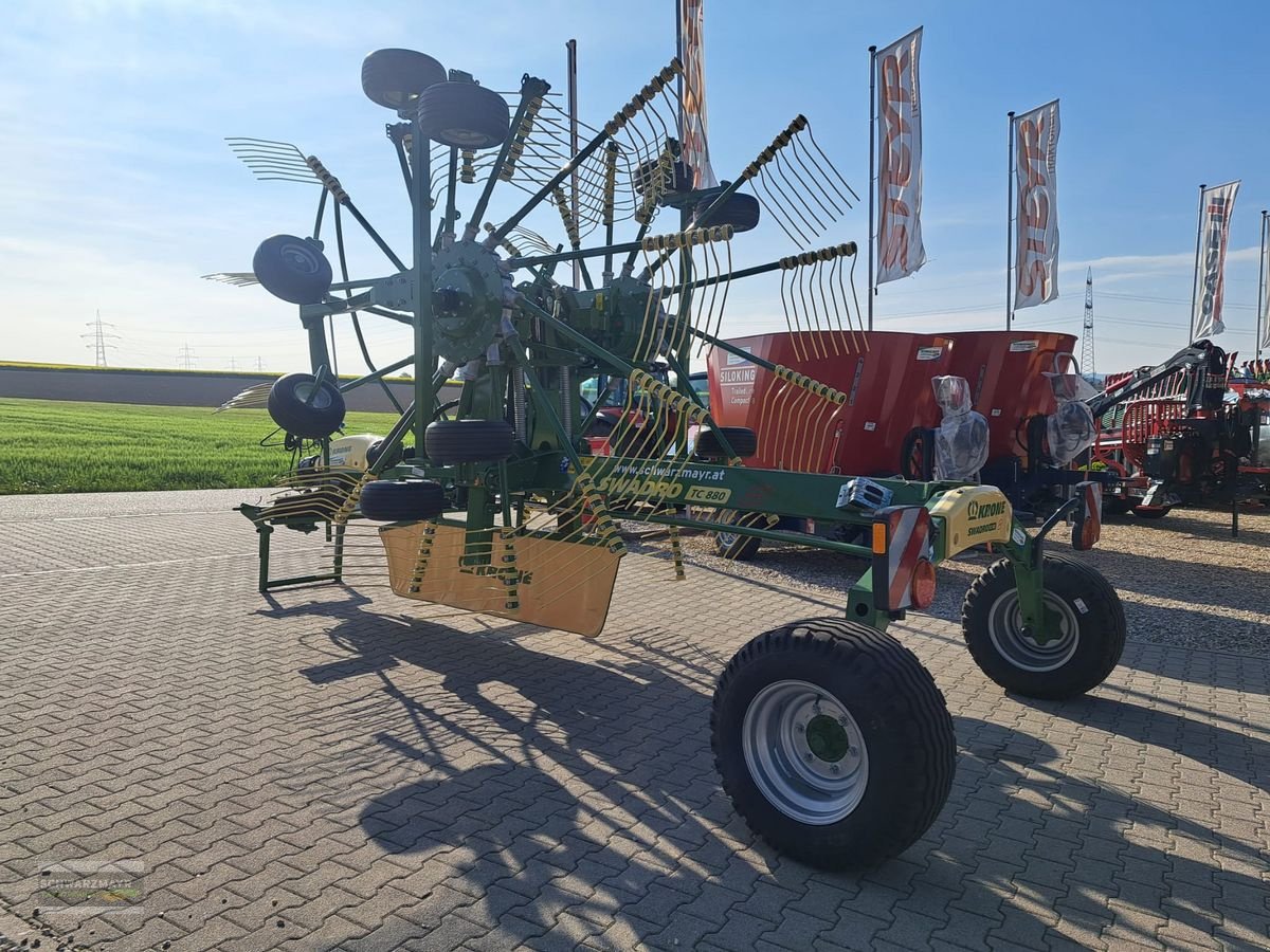 Schwader des Typs Krone Swadro TC 880 PLUS K, Neumaschine in Aurolzmünster (Bild 4)