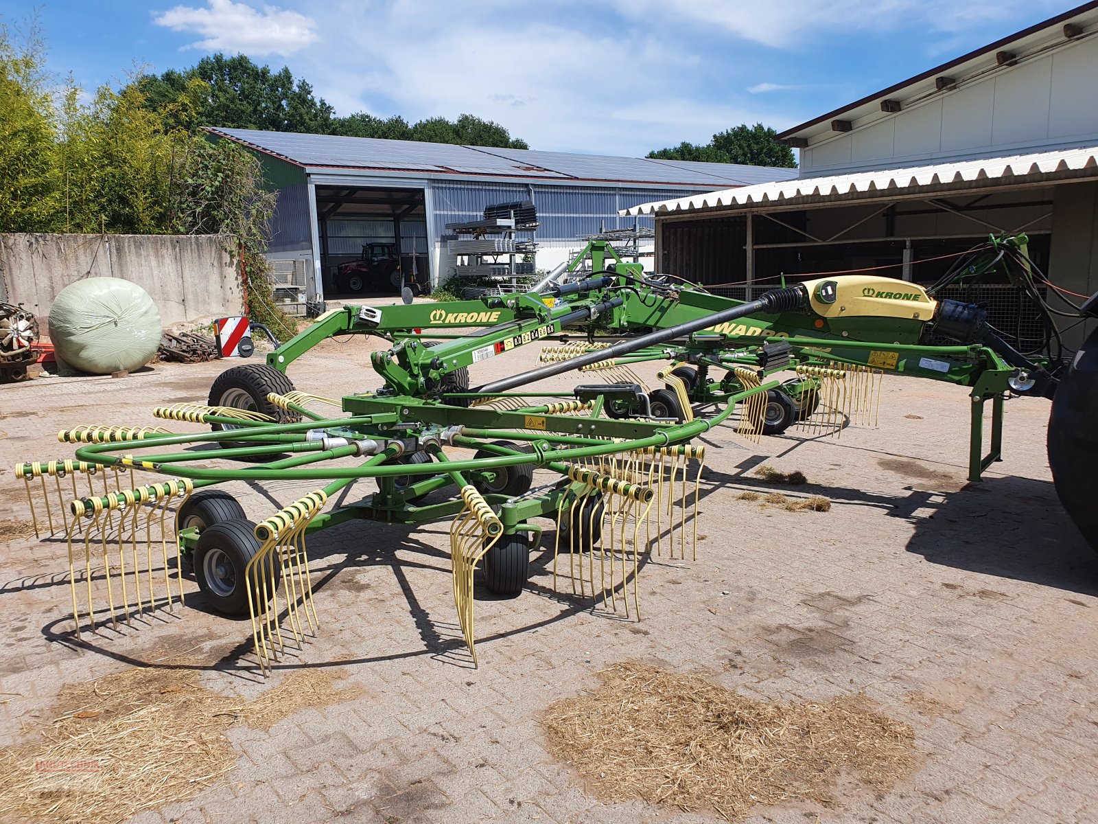 Schwader des Typs Krone Swadro TC 880, Neumaschine in Kirkel-Altstadt (Bild 8)