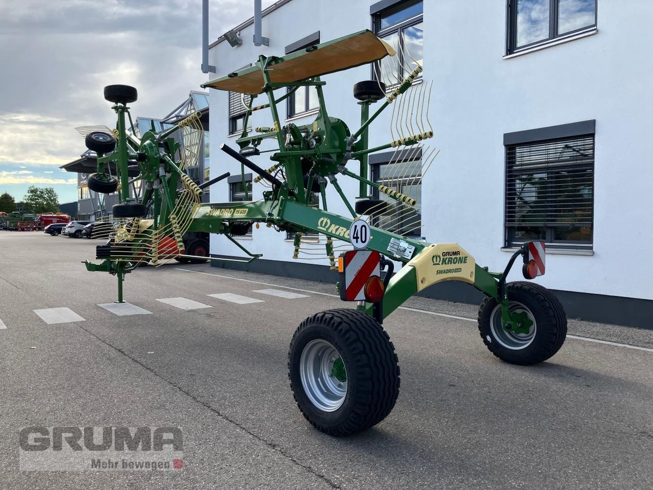 Schwader des Typs Krone SWADRO TS 620, Neumaschine in Friedberg-Derching (Bild 5)