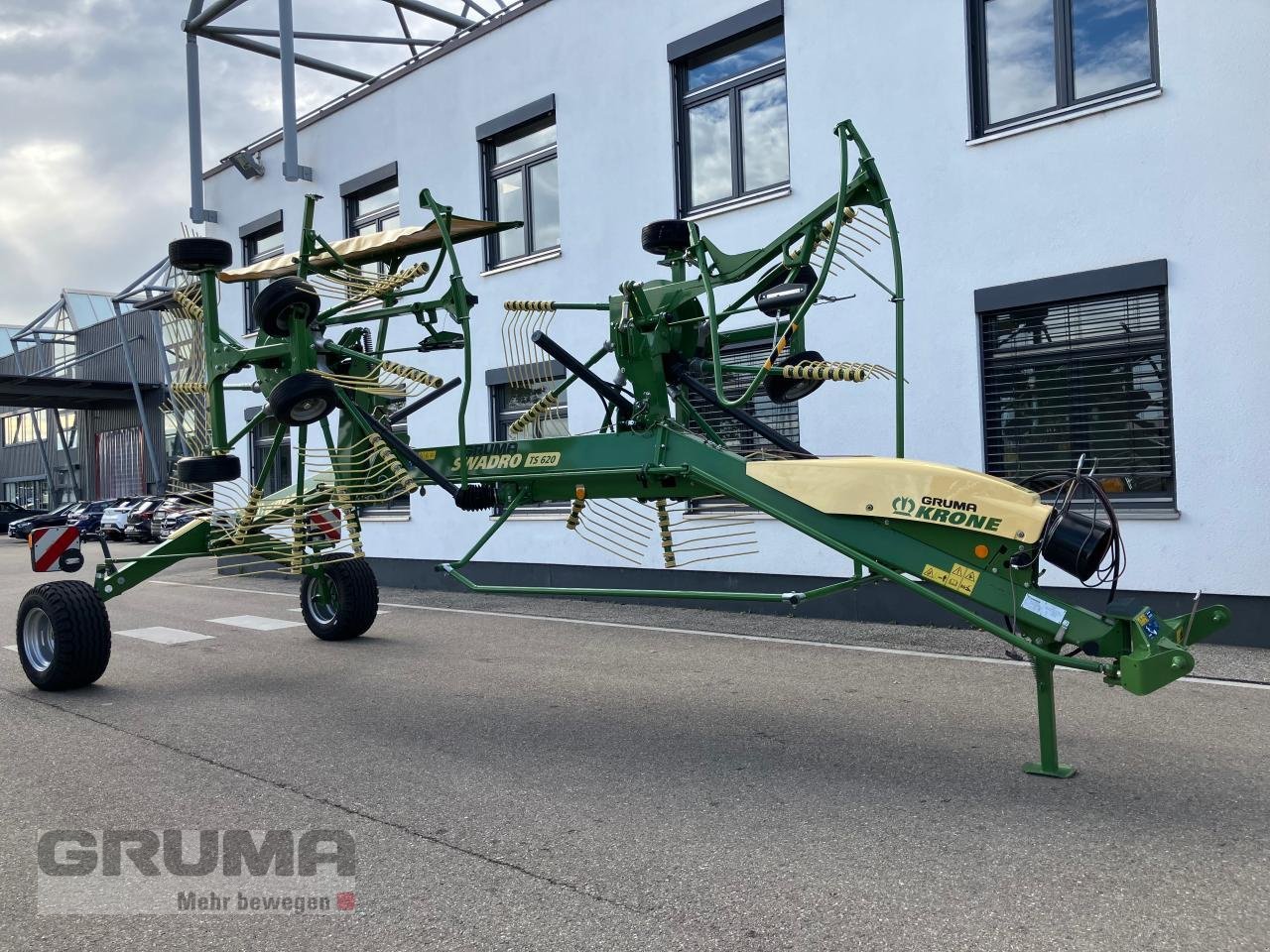 Schwader des Typs Krone SWADRO TS 620, Neumaschine in Friedberg-Derching (Bild 10)