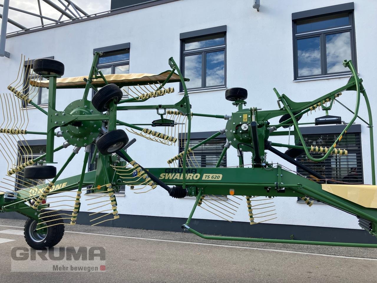 Schwader des Typs Krone SWADRO TS 620, Neumaschine in Friedberg-Derching (Bild 14)