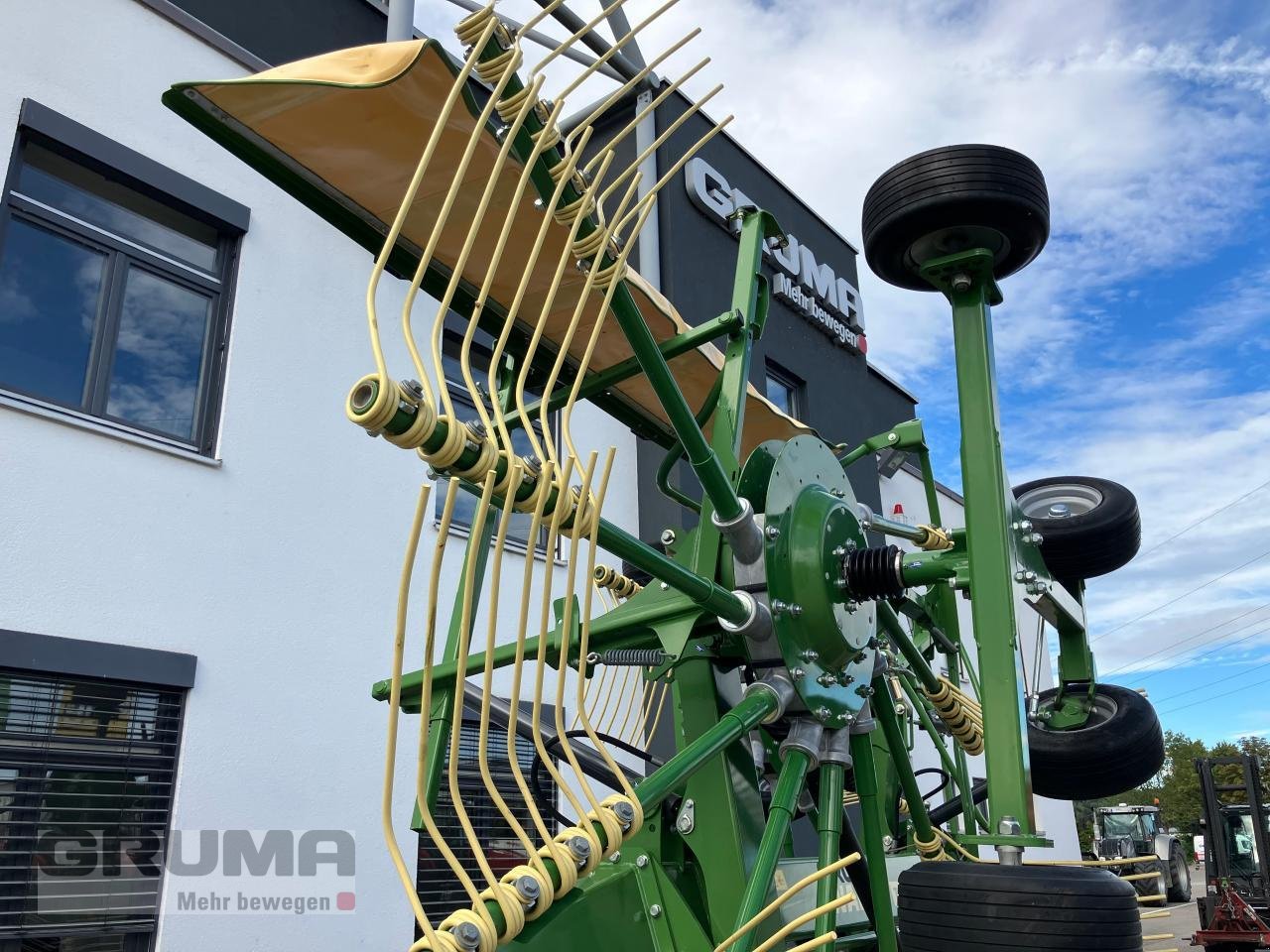 Schwader des Typs Krone SWADRO TS 620, Neumaschine in Friedberg-Derching (Bild 18)