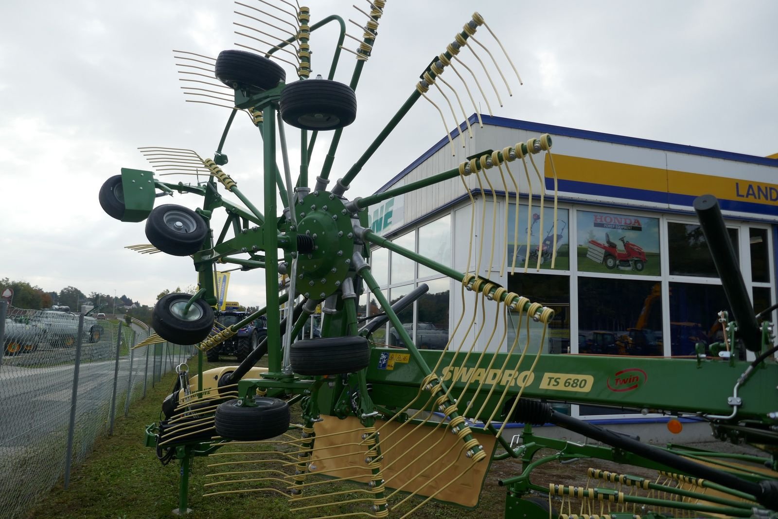 Schwader of the type Krone Swadro TS 680 Twin, Gebrauchtmaschine in Villach (Picture 5)