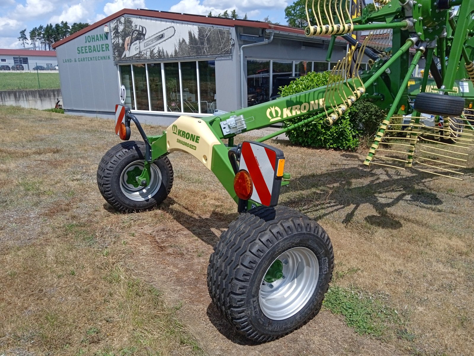 Schwader of the type Krone Swadro TS 680, Neumaschine in Nittenau (Picture 4)