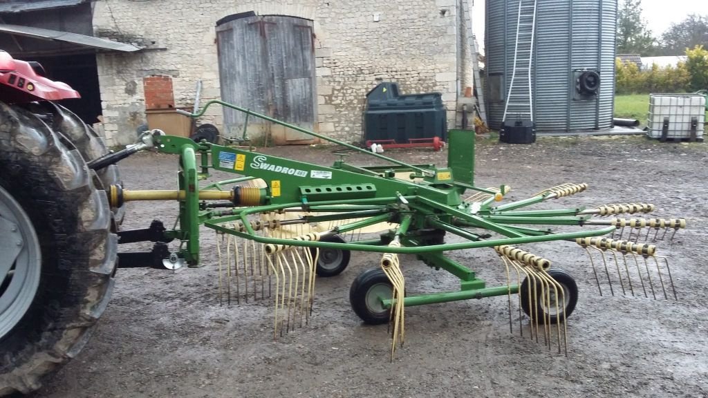 Schwader vrste Krone Swardo 461, Gebrauchtmaschine v PRÉFONTAINES (Slika 3)