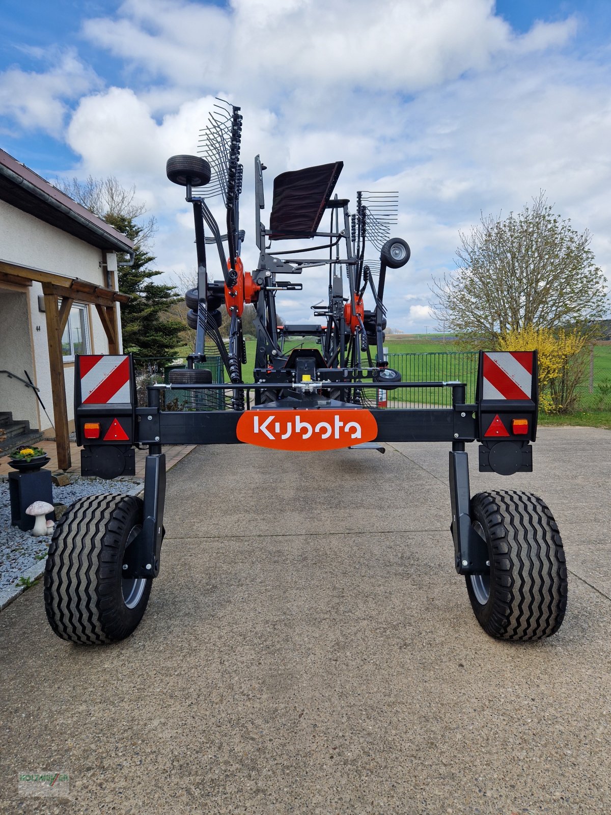 Schwader des Typs Kubota RA 2070, Neumaschine in Gunzenhausen (Bild 2)