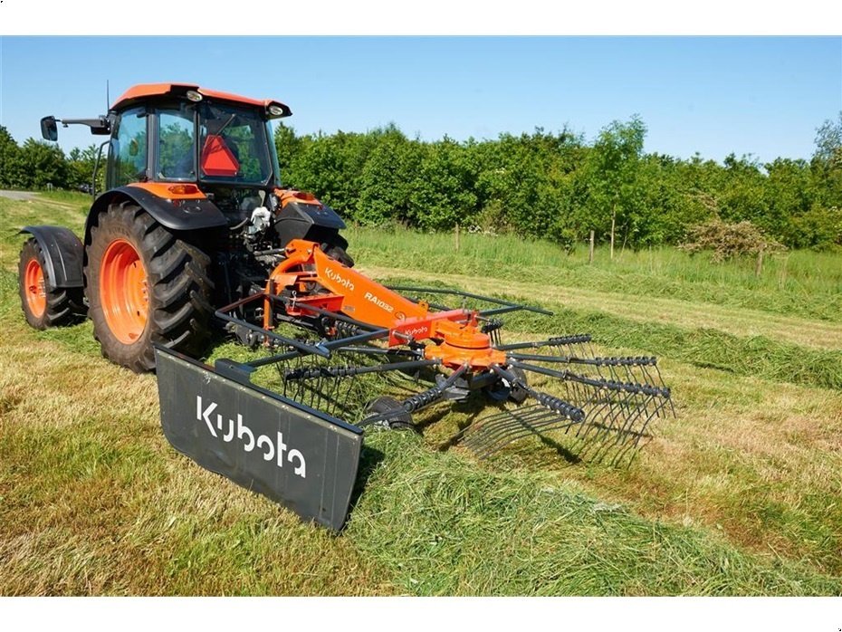 Schwader des Typs Kubota RA1032 Compactline med Tandemaksel, Gebrauchtmaschine in Sabro (Bild 1)