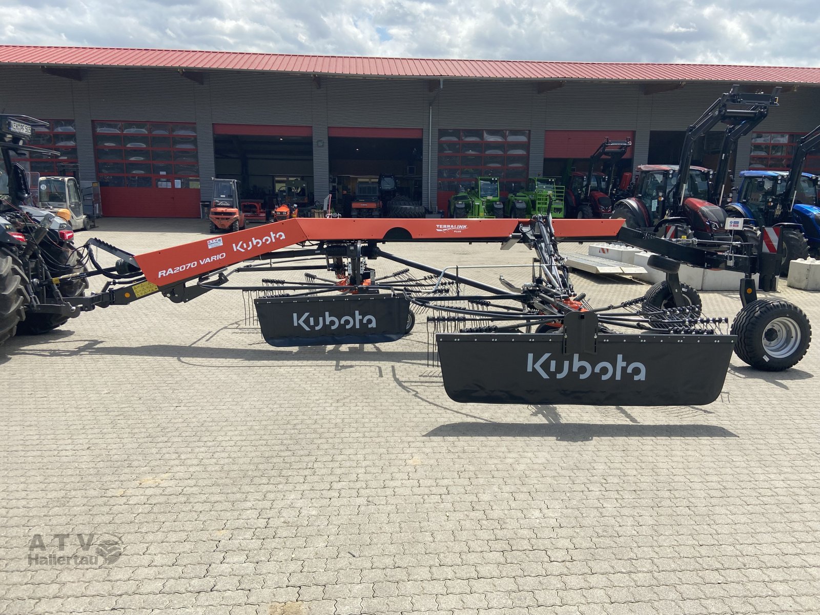 Schwader des Typs Kubota RA2070 Vario, Neumaschine in Schweitenkirchen (Bild 4)