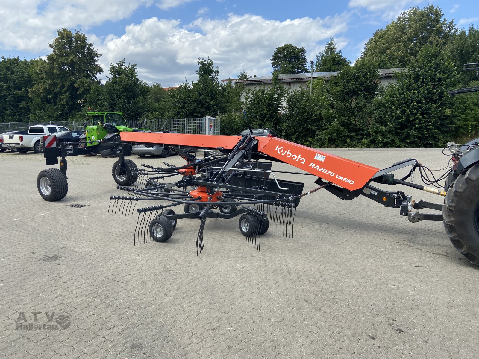 Schwader des Typs Kubota RA2070 Vario, Neumaschine in Schweitenkirchen (Bild 9)