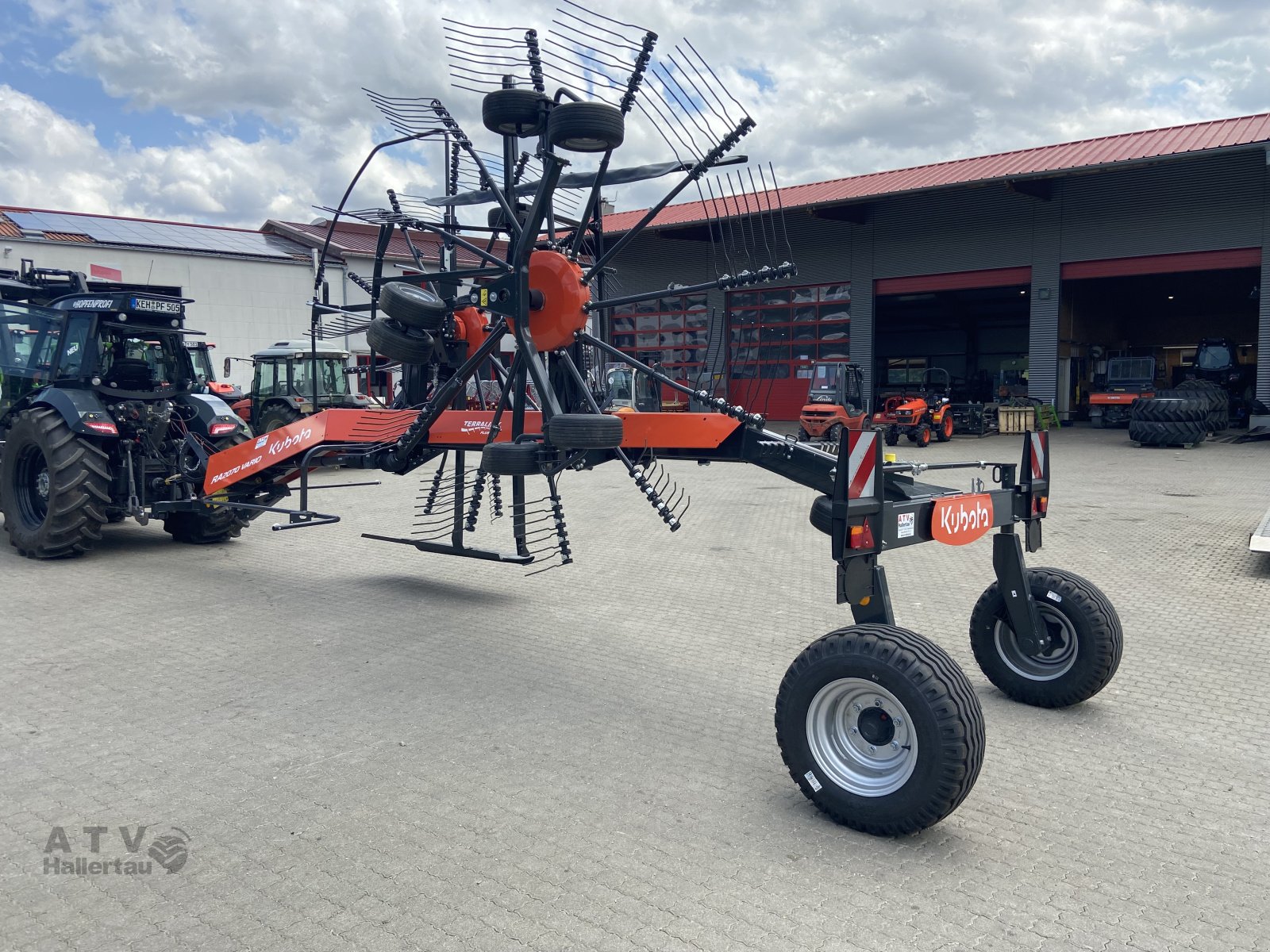 Schwader des Typs Kubota RA2070 Vario, Neumaschine in Schweitenkirchen (Bild 11)