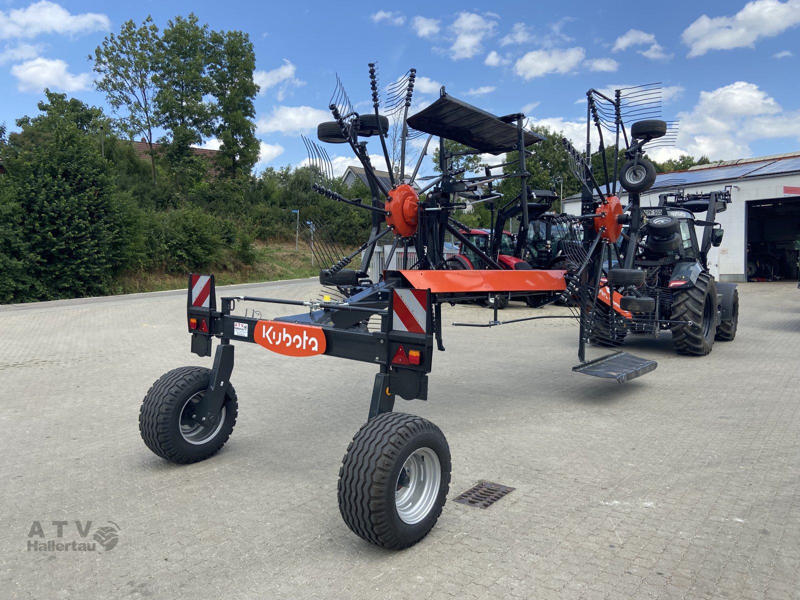 Schwader des Typs Kubota RA2070 Vario, Neumaschine in Schweitenkirchen (Bild 12)