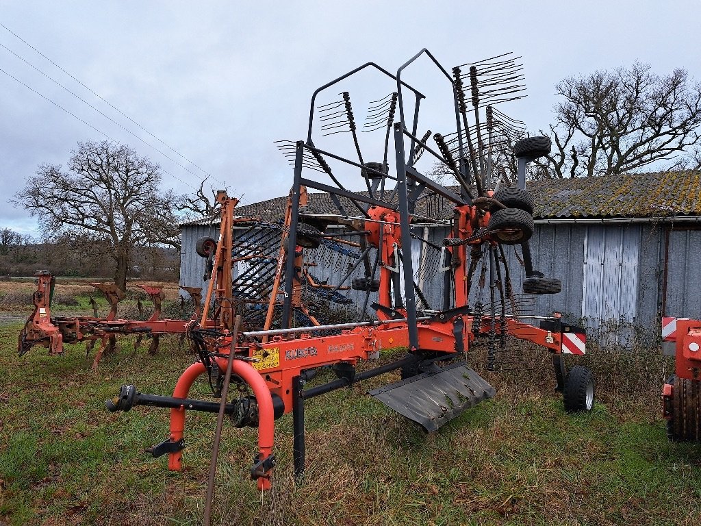 Schwader tip Kubota RA2076, Gebrauchtmaschine in COGNAC LA FORET (Poză 4)