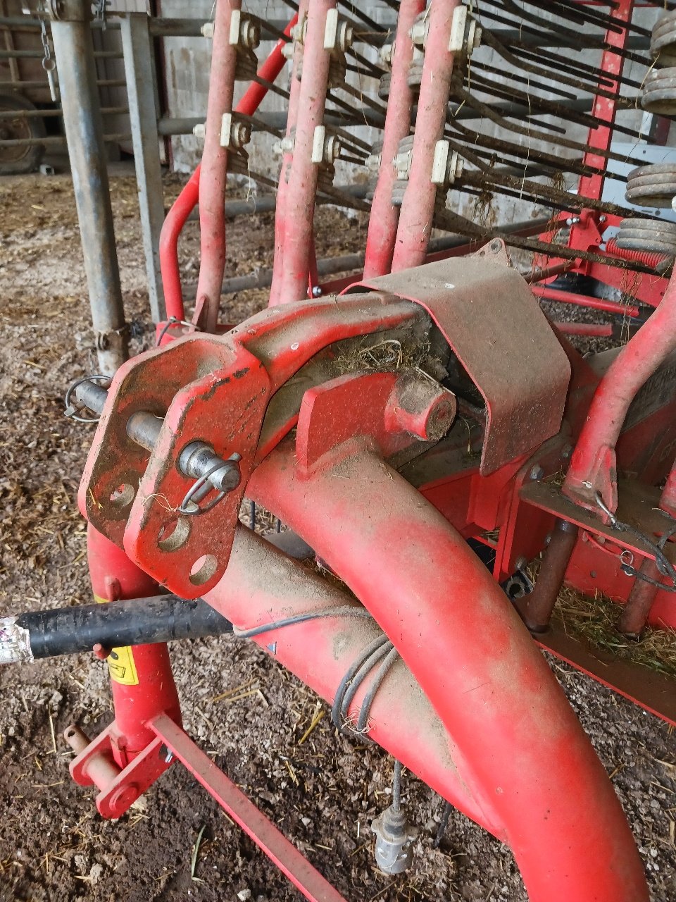 Schwader del tipo Kuhn 4521, Gebrauchtmaschine en SAINT HILAIRE EN MORVAN (Imagen 3)