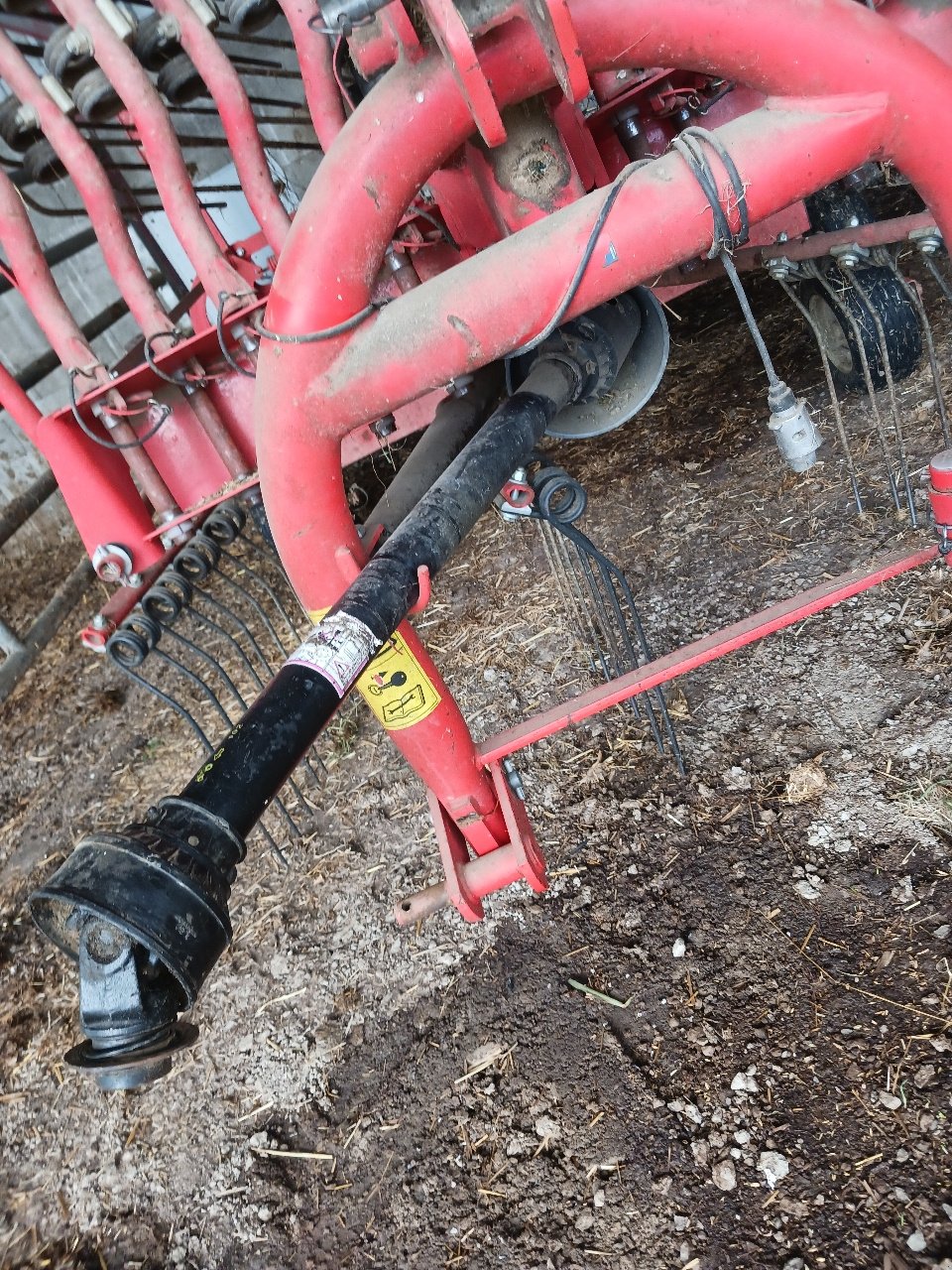 Schwader del tipo Kuhn 4521, Gebrauchtmaschine en SAINT HILAIRE EN MORVAN (Imagen 6)