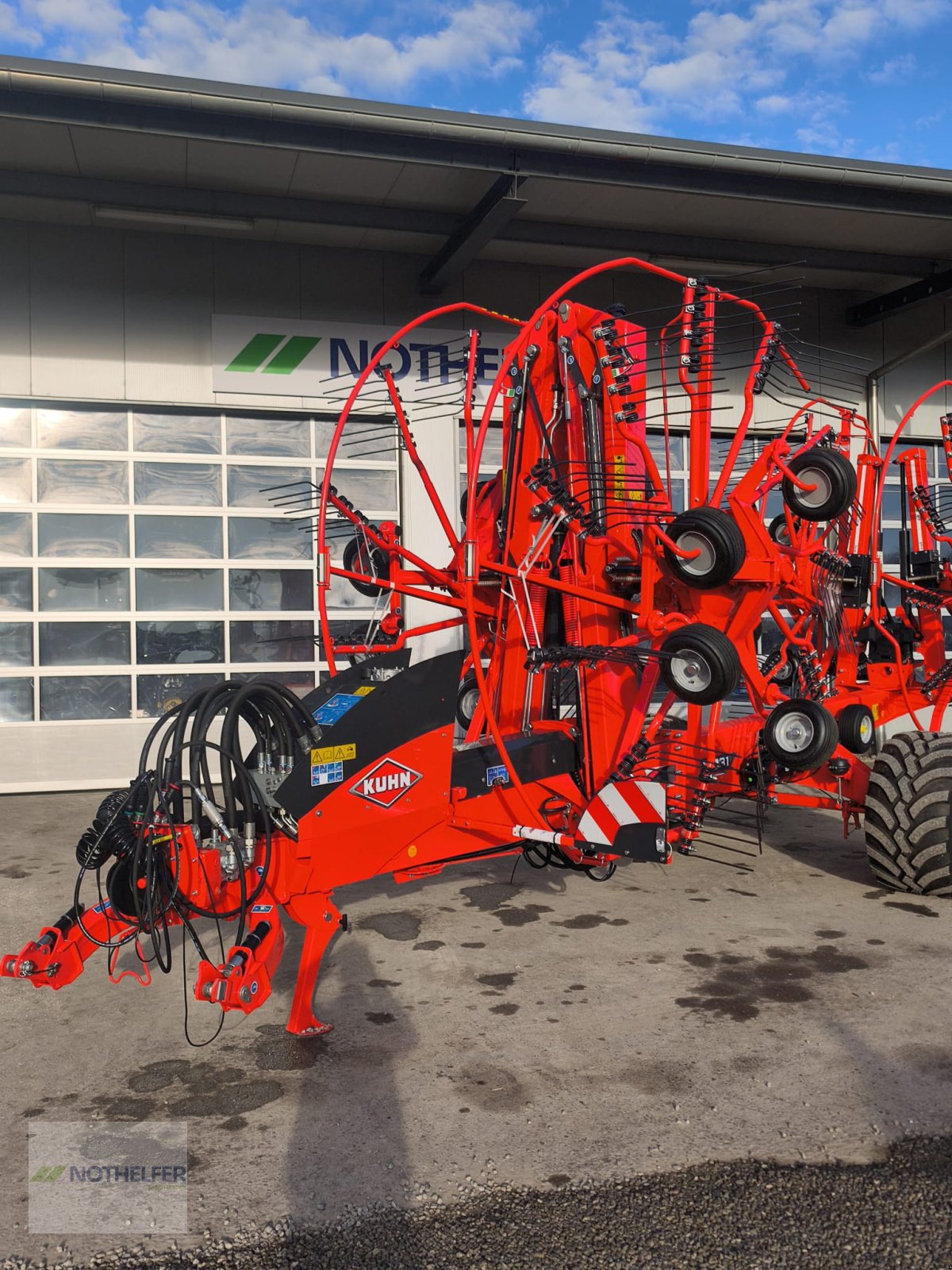 Schwader des Typs Kuhn GA 13031, Neumaschine in Pforzen (Bild 5)