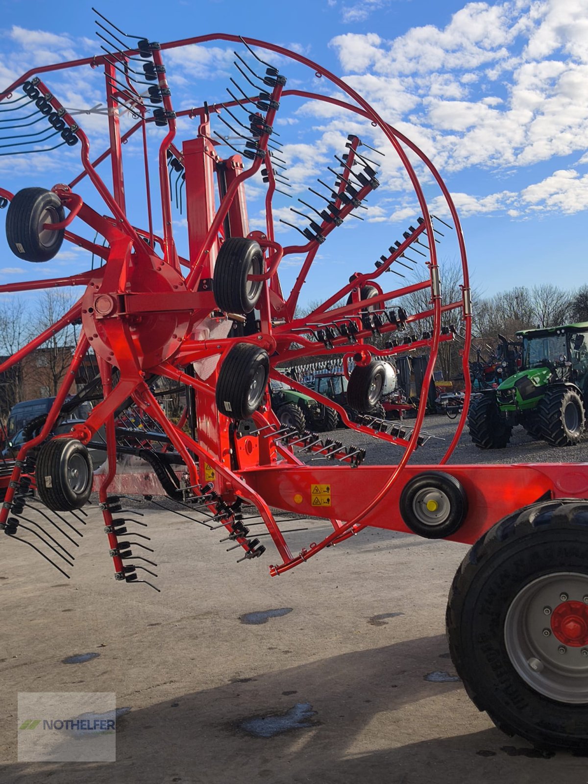 Schwader des Typs Kuhn GA 13031, Neumaschine in Pforzen (Bild 13)