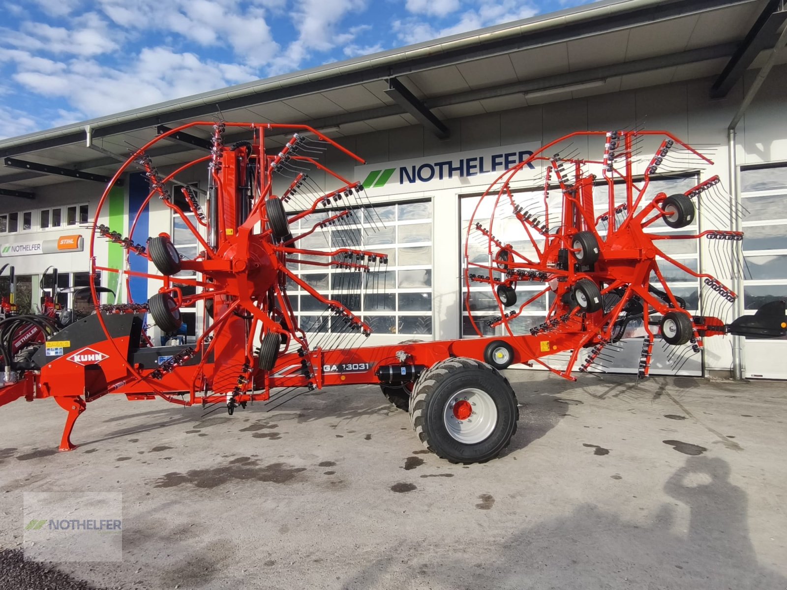 Schwader des Typs Kuhn GA 13031, Neumaschine in Pforzen (Bild 16)