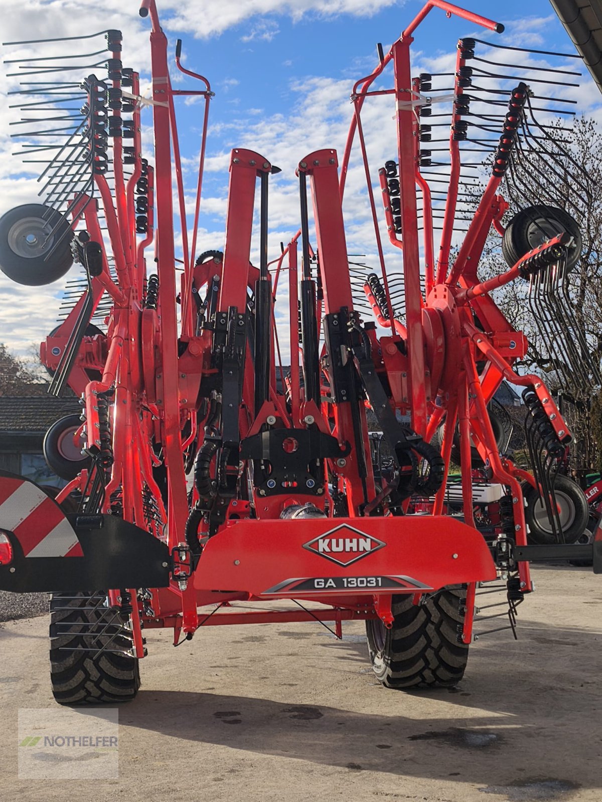 Schwader des Typs Kuhn GA 13031, Neumaschine in Pforzen (Bild 18)