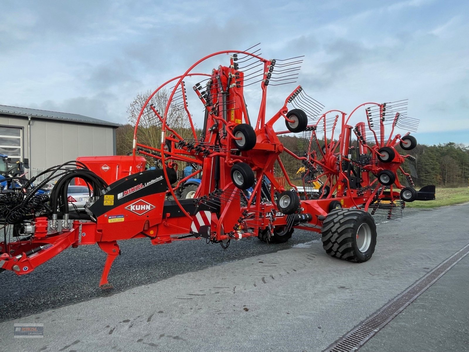 Schwader des Typs Kuhn GA 13231, Neumaschine in Lichtenfels (Bild 3)