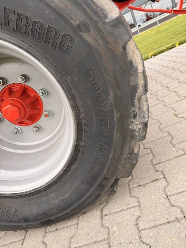 Schwader des Typs Kuhn GA 14231, Neumaschine in Coevorden (Bild 10)