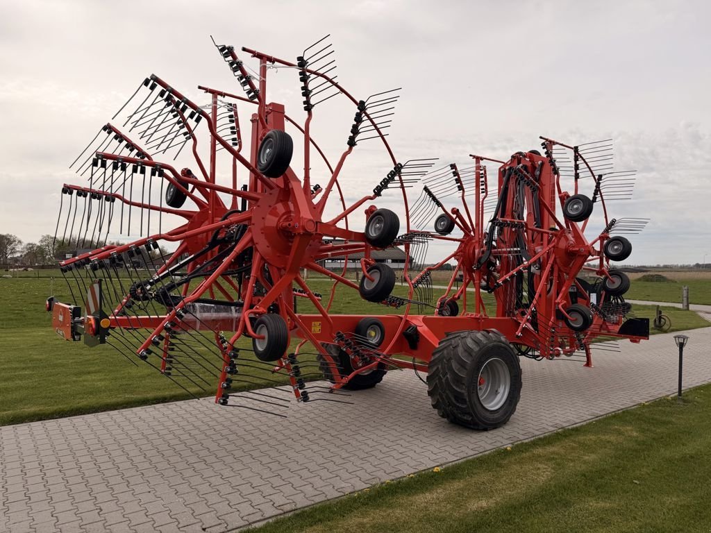 Schwader des Typs Kuhn GA 14231, Neumaschine in Coevorden (Bild 5)