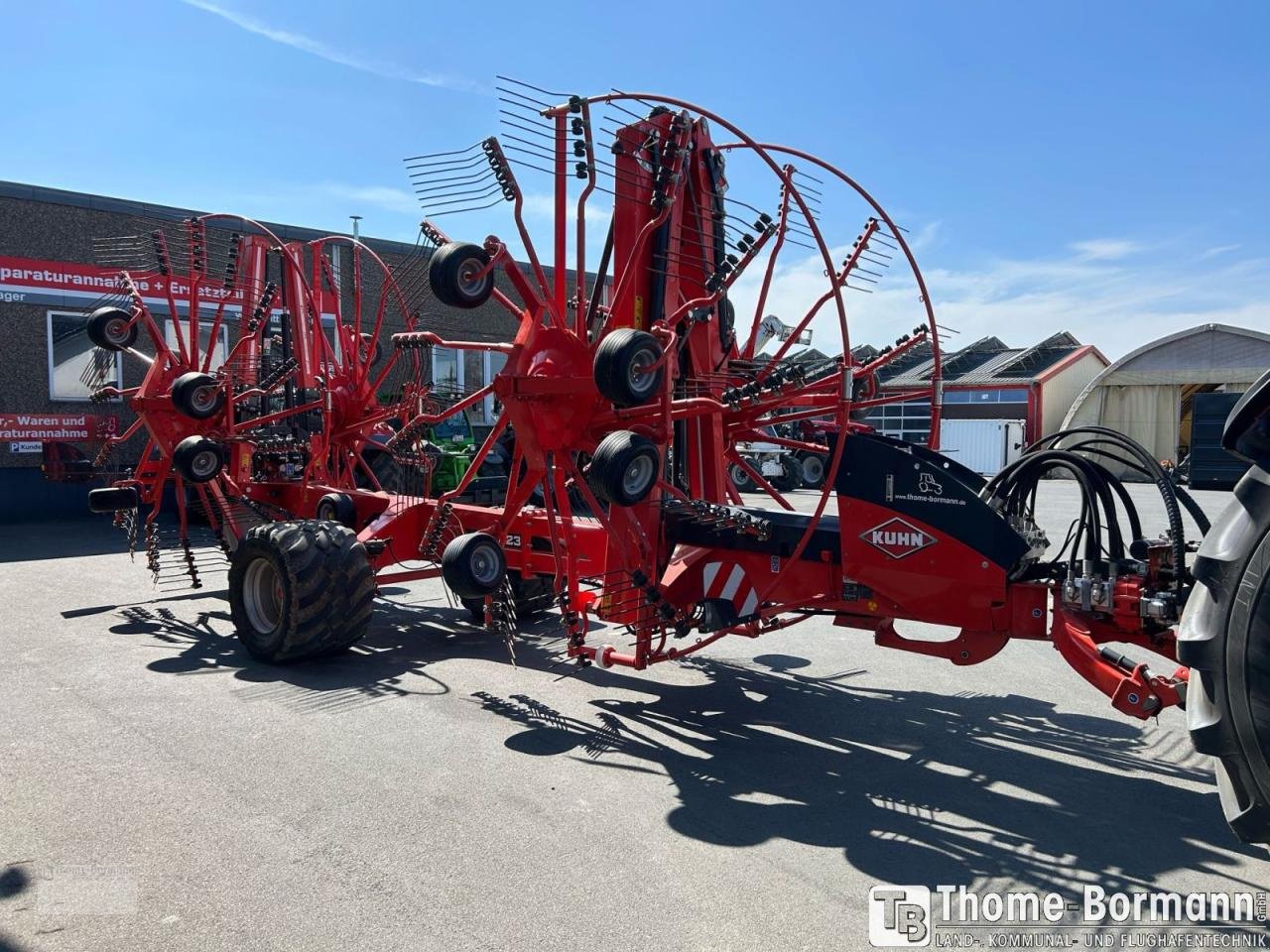 Schwader des Typs Kuhn GA 15231, Mietmaschine in Prüm (Bild 3)